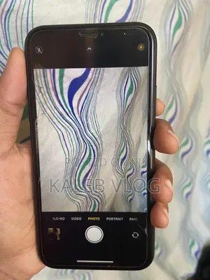 Photo - Apple XR 64 GB Black