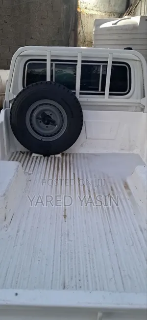 Toyota Land Cruiser 2013 White