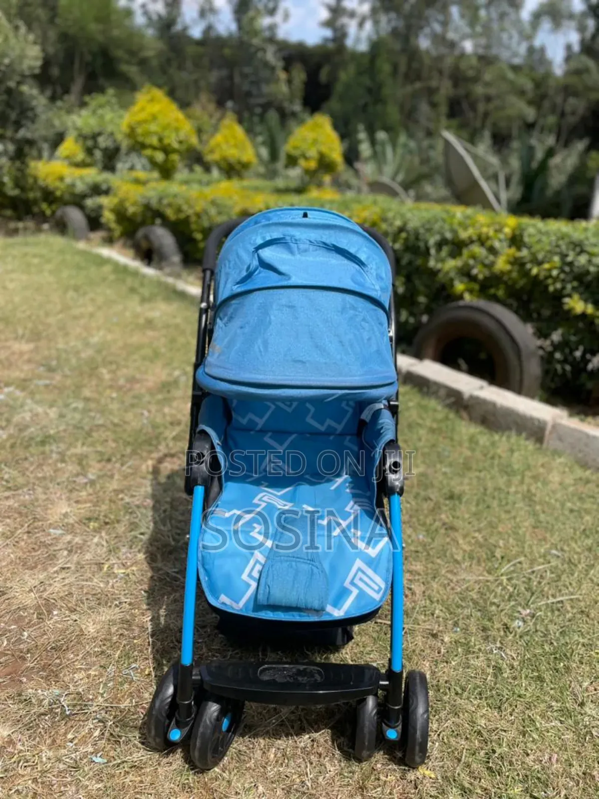 Stroller With Feeding Plate