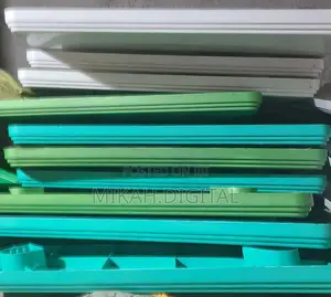 80 by 80 Cm Green Plastic Table | እግሩ የሚነቃቀል ነው