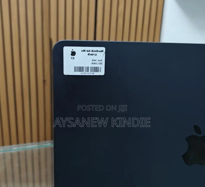New Laptop Apple MacBook Air 2025 M4 13-Inch 16GB Apple M4 SSD 256GB