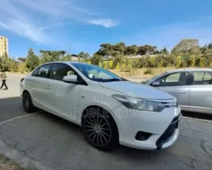 Photo - Toyota Corolla 2013 Ivory