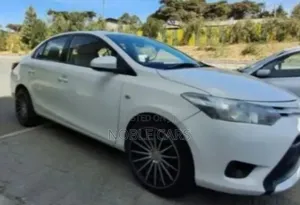 Toyota Corolla 2013 Ivory
