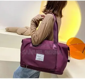 Lightweight Travel Carry Bag 
24” High Capacity