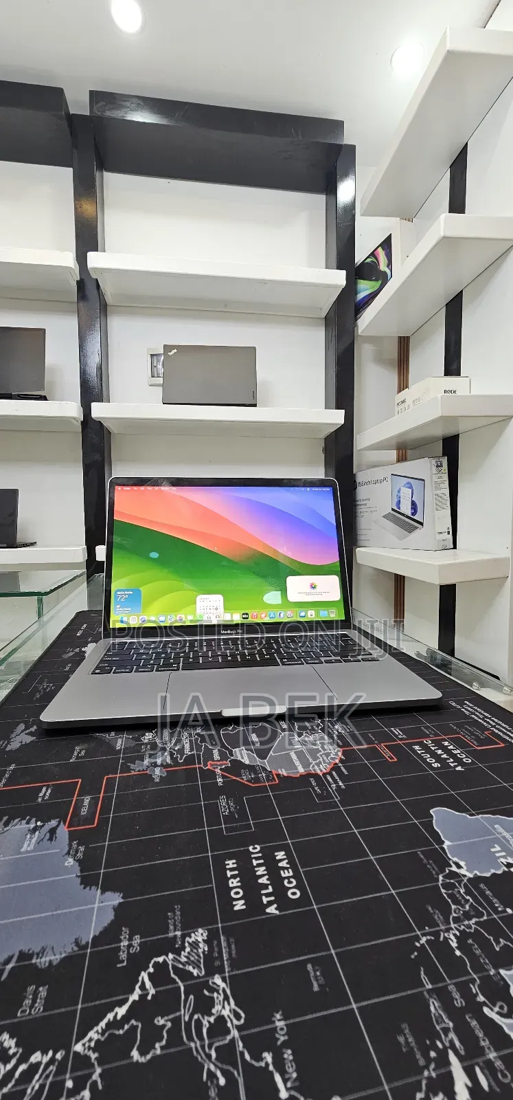 New Laptop Apple MacBook Pro 2020 M1 16GB Apple M1 SSD 256GB