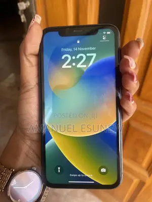 Photo - Apple iPhone 11 64 GB Black