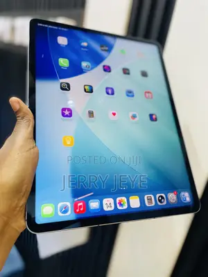 Photo - Apple iPad Pro 12.9 (2021) 128 GB Black