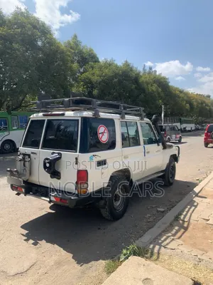 Toyota Land Cruiser 2016 White