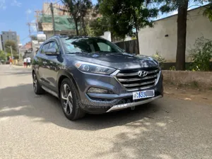 Photo - Hyundai Tucson Limited AWD 2016 Gray