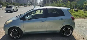 Photo - Toyota Yaris 2010 Blue