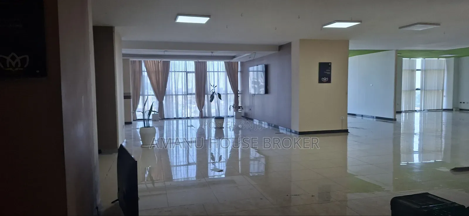 Urgent Office Space for Rent 900sqm on the 5th Floor, 1,200birr Per S