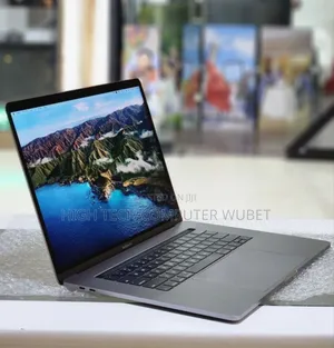 Photo - New Laptop Apple MacBook Pro 2017 16GB Intel Core I7 SSD 512GB