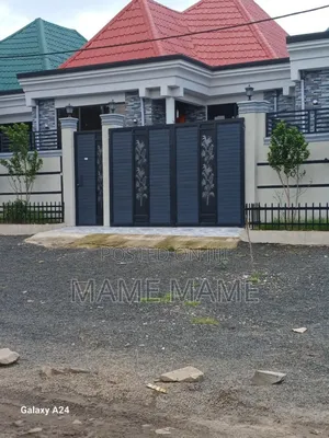 5bdrm Villa in Addis Abeba, Bole for sale