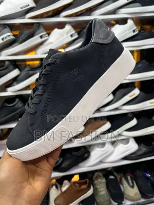 Timberland Seneca Bay Black Leather Trainer With a White Sole