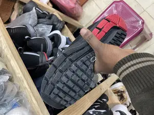 Nike Shoe Mens Red Sole