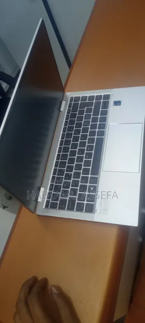 New Laptop HP EliteBook 1040 G8 16GB Intel Core i7 SSD 512GB