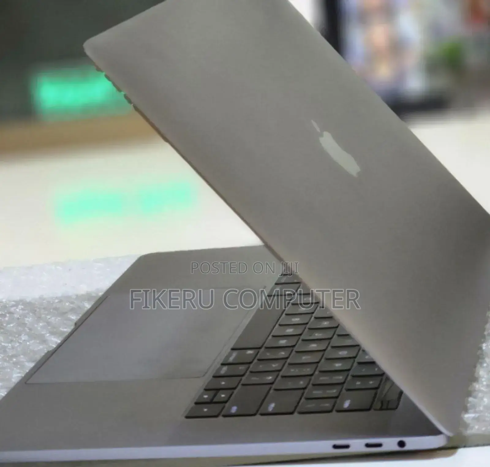 New Laptop Apple MacBook Pro 2017 16GB Intel Core I7 SSD 512GB