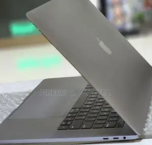 Photo - New Laptop Apple MacBook Pro 2017 16GB Intel Core I7 SSD 512GB