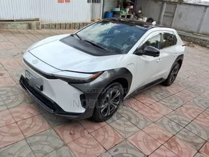 Photo - Toyota bZ4X 2022 Ivory