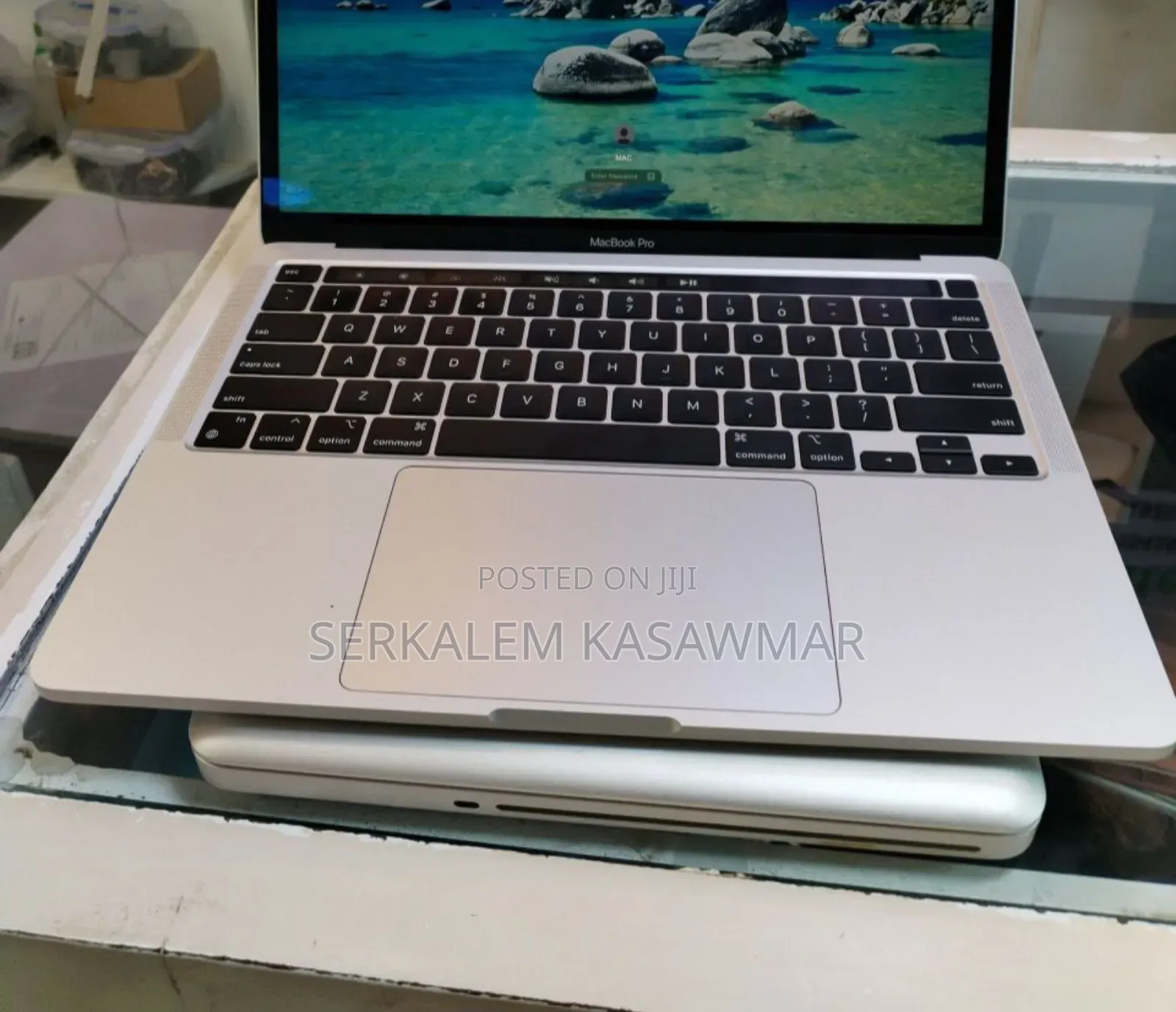 New Laptop Apple MacBook Pro 2020 M1 16GB Apple M1 SSD 512GB