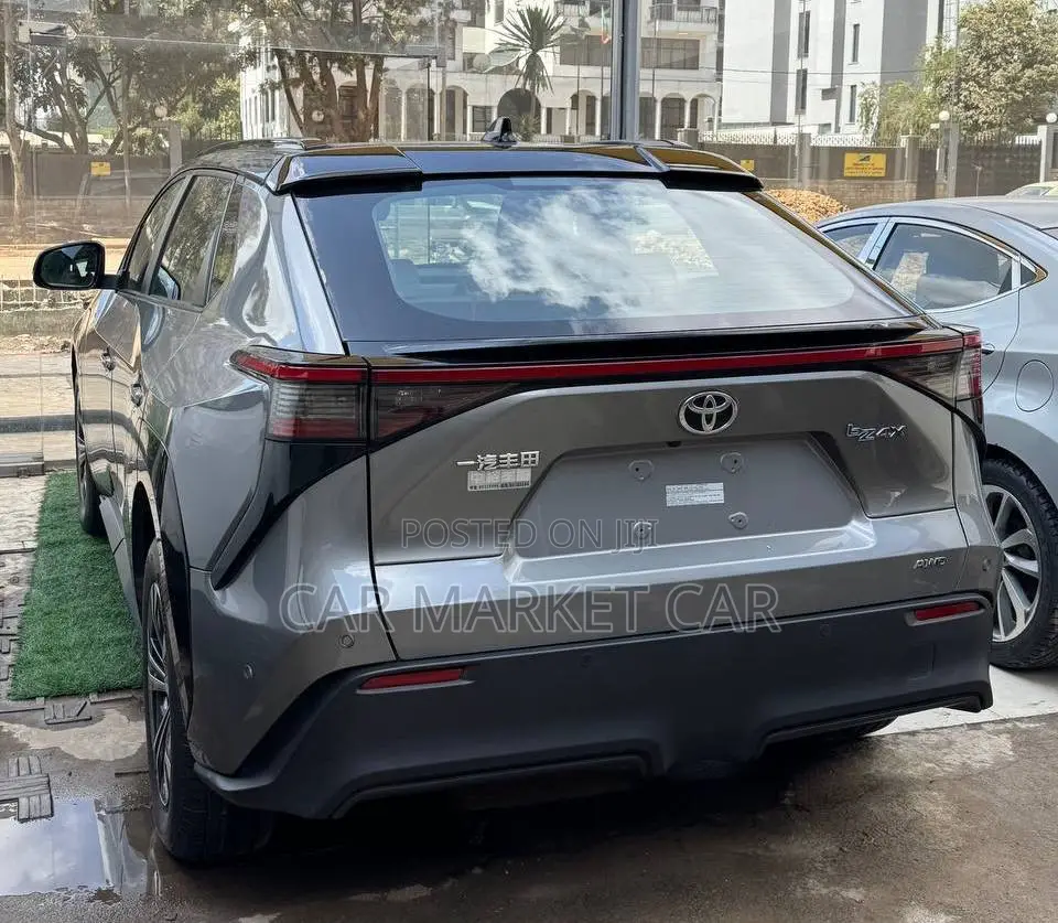 New Toyota bZ4X 71.4 kWh FWD 2023 Gray
