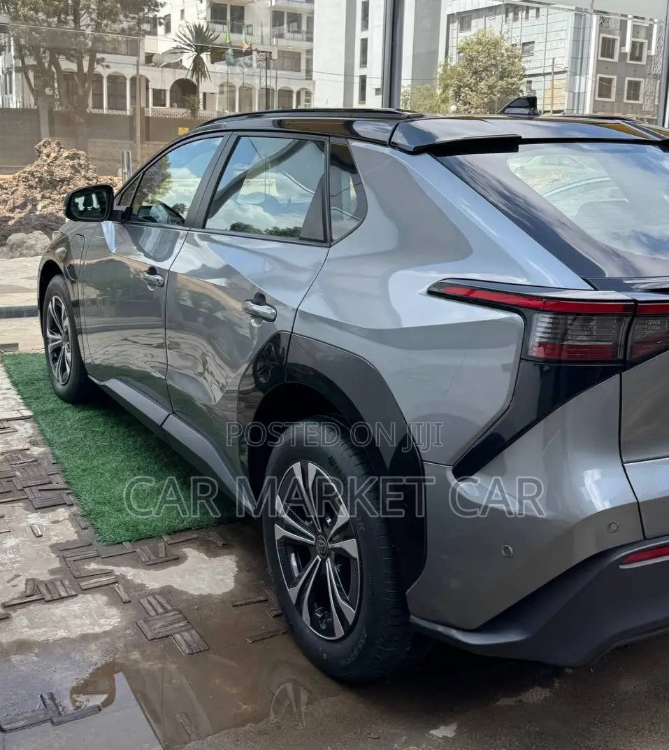 New Toyota bZ4X 71.4 kWh FWD 2023 Gray