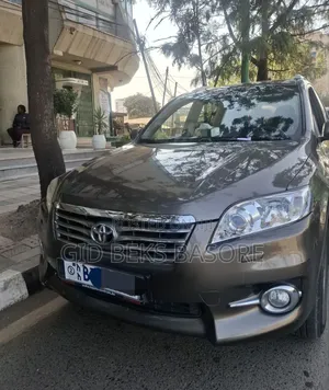 Photo - Toyota RAV4 2012 Gray