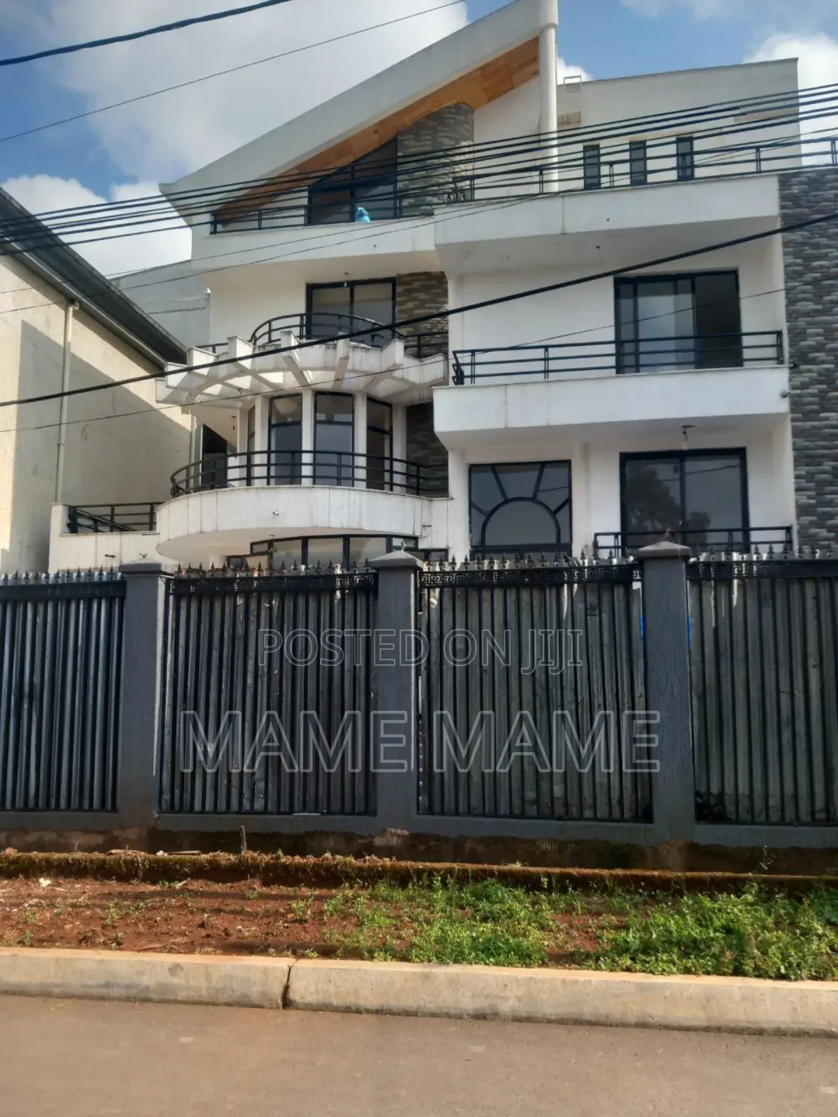 7bdrm House in Addis Abeba, Bole for sale