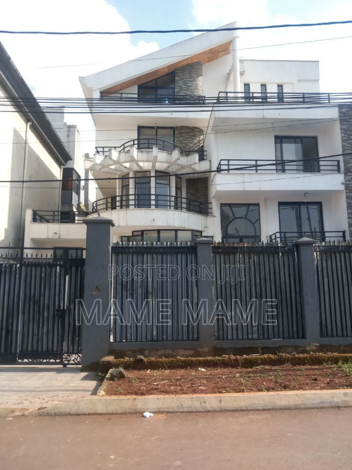 7bdrm House in Addis Abeba, Bole for sale