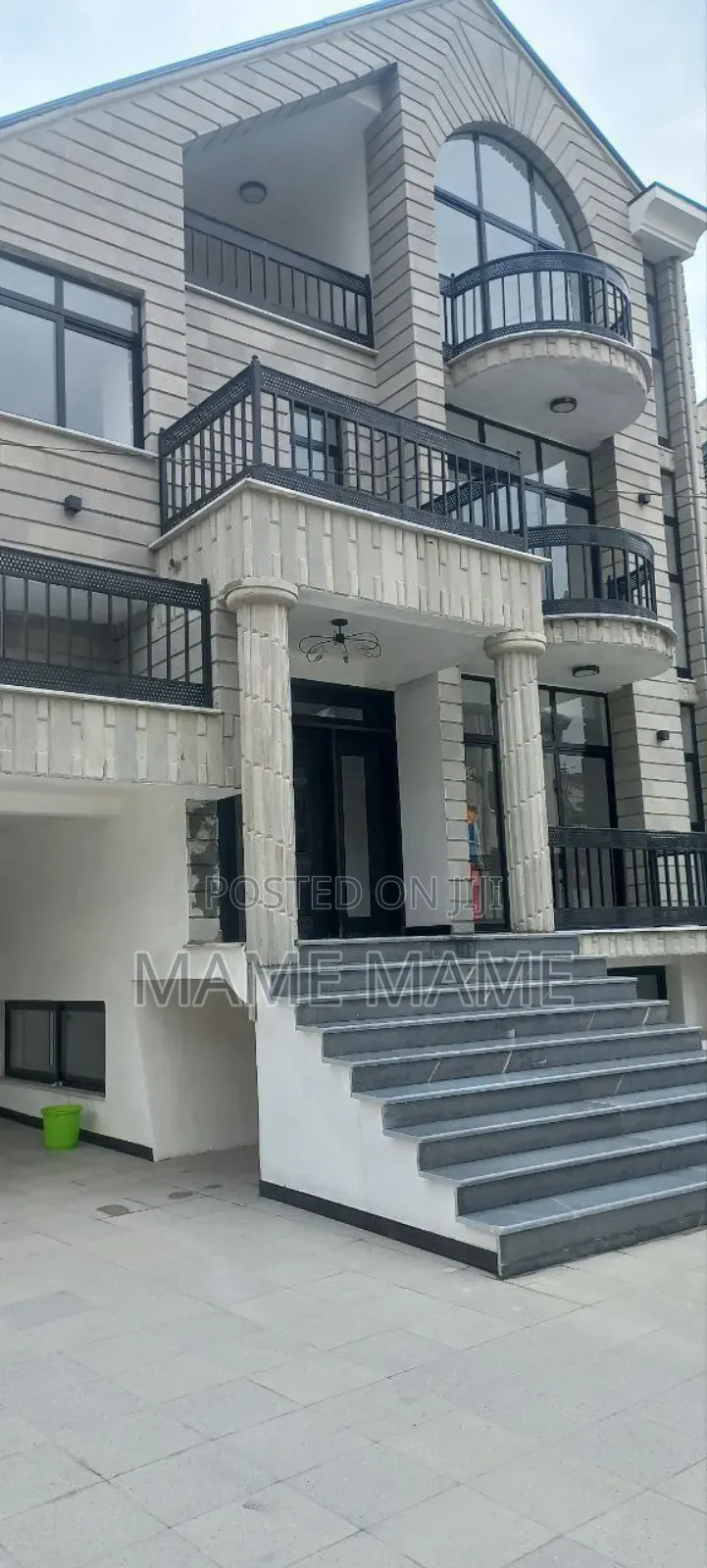 5bdrm House in Addis Abeba, Bole for sale