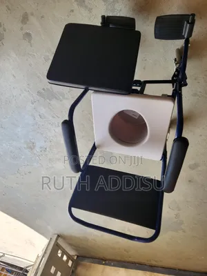 Commode Wheelchair轟隆wheelchair倚靠wheelchair截止toilet Wheelchair Commode