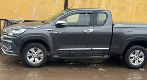 Toyota Hilux 2016 Gray