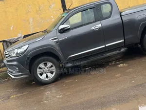 Toyota Hilux 2016 Gray