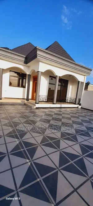 5bdrm Villa in Addis Abeba, Bole for sale
