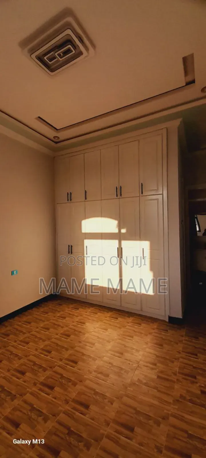 5bdrm Villa in Addis Abeba, Bole for sale