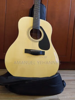 Yamaha F310 Acoustic Guitar