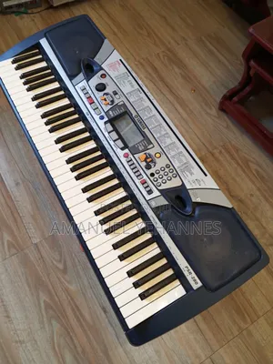 Photo - Yamaha PSR 280 Keyboard Piano