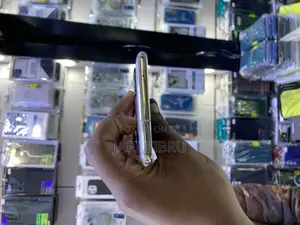 New Samsung Galaxy A71 5G UW 128 GB Silver