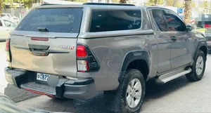 Toyota Hilux 2020 Gold