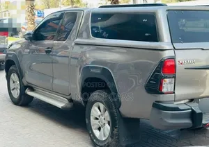 Toyota Hilux 2020 Gold