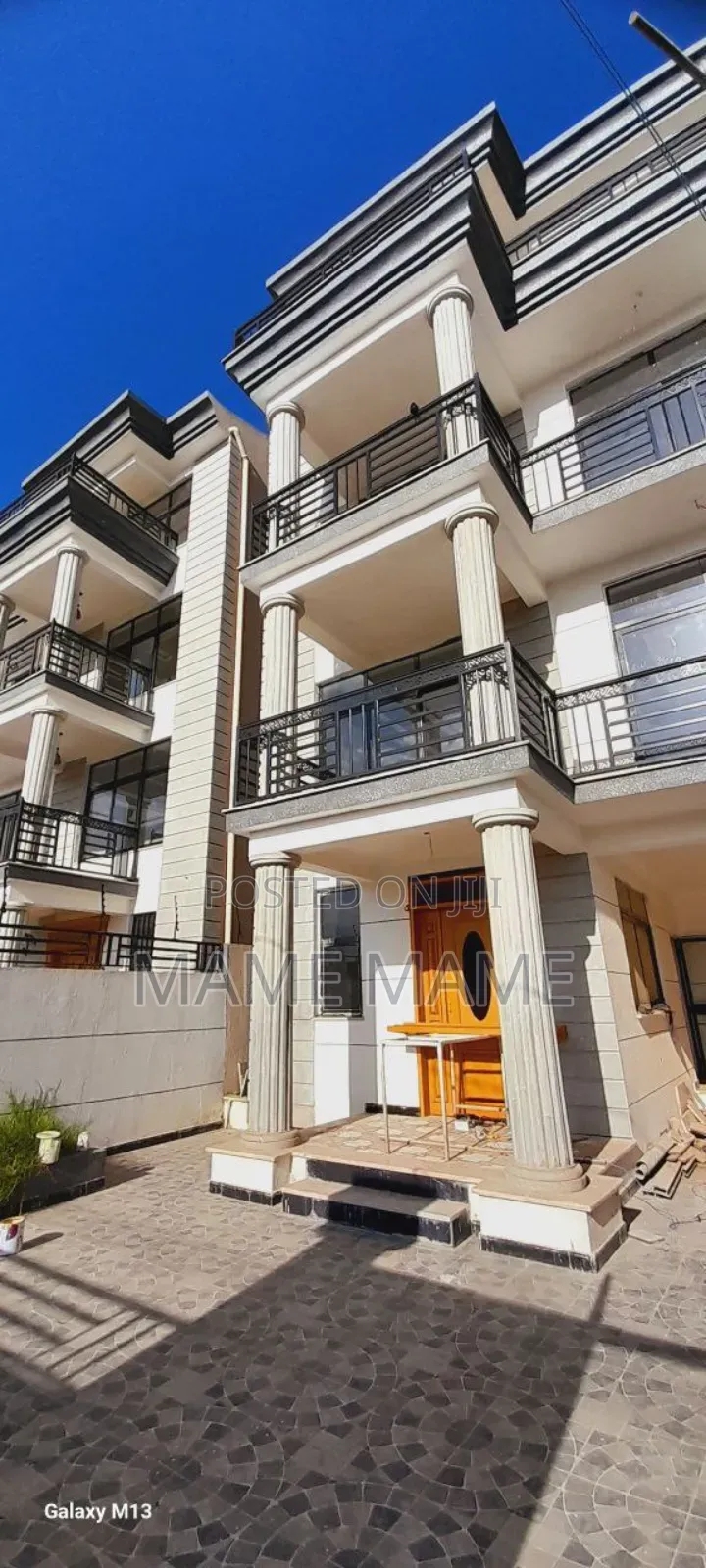 7bdrm House in Addis Abeba, Bole for sale