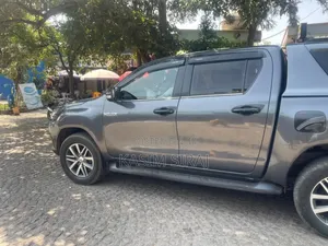 Toyota Hilux Revo Double Cab Deisel 2.4 AWD 2017 Gray