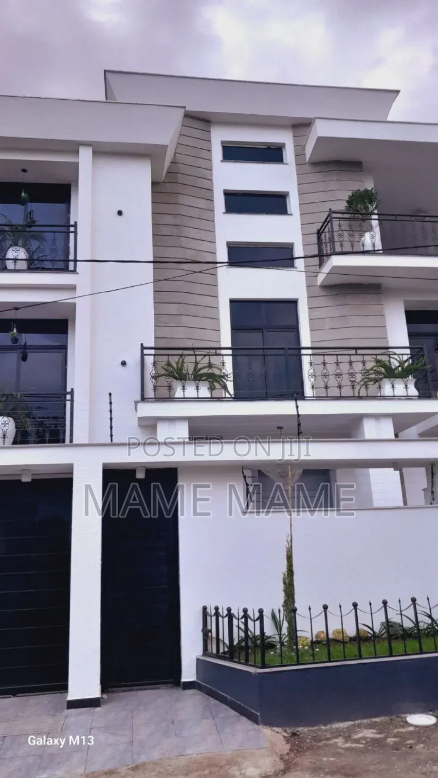11bdrm House in Addis Abeba, Bole for sale