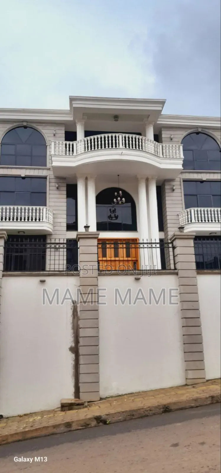 11bdrm House in Addis Abeba, Bole for sale
