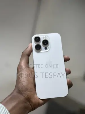 Photo - New Apple iPhone 16 Pro 256 GB Gold