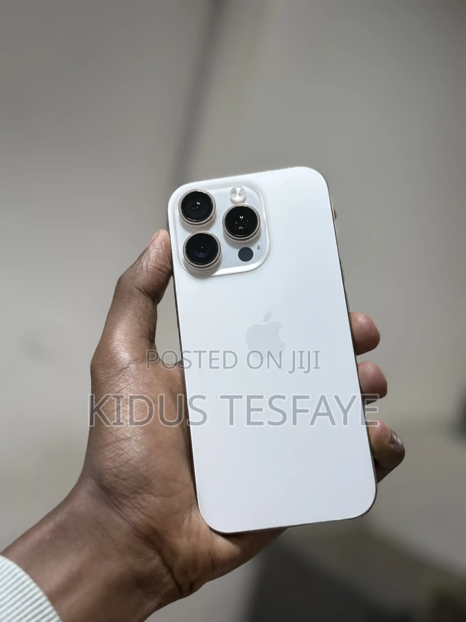 New Apple iPhone 16 Pro 256 GB Gold