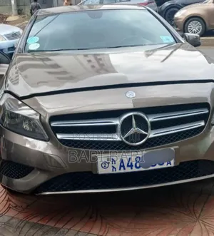 Photo - Mercedes-Benz A-Class 2013 Brown
