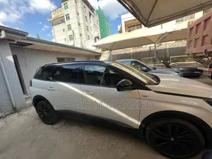 Peugeot 5008 2022 White