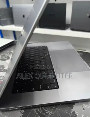 New Laptop Apple MacBook Pro M1 64GB Apple M1 Max SSD 1T