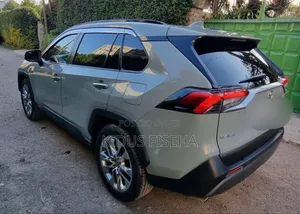 Toyota RAV4 XLE Premium FWD 2020